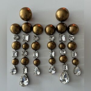 NWOT AREA CRYSTAL DOME EARRINGS IN GOLD,CRYSTAL